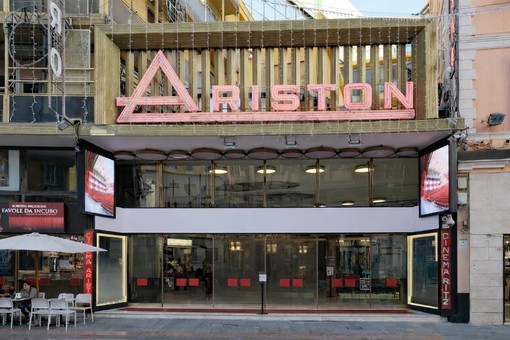 Sanremo 2026, l’effetto Festival travolge la Riviera: alberghi sold-out e boom di turisti stranieri Sanremo 2026, l’effetto Festival travolge la Riviera: alberghi sold-out e boom di turisti stranieri