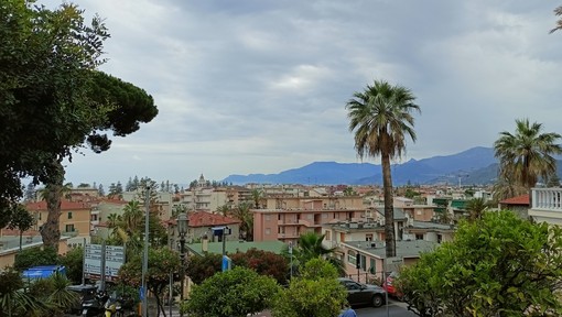 Bordighera: cantautori liguri in riva al mare tra musica, emozioni e autenticità al "Chillin’guito" Bordighera: cantautori liguri in riva al mare tra musica, emozioni e autenticità al "Chillin’guito"