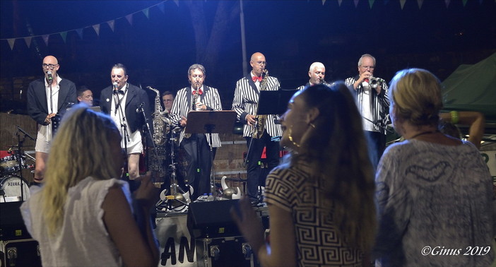 Successo ieri sera dei Belli Fulminati nel Bosco alla sagra di Diano San Pietro Successo ieri sera dei Belli Fulminati nel Bosco alla sagra di Diano San Pietro