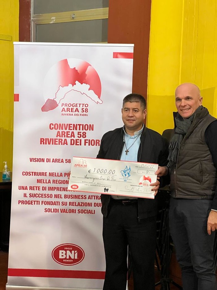 Vallecrosia, gli imprenditori della provincia di Imperia donano mille euro all'associazione di don Rito (Foto) Vallecrosia, gli imprenditori della provincia di Imperia donano mille euro all'associazione di don Rito (Foto)