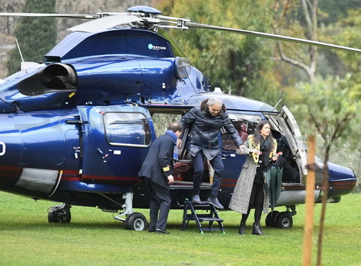 #Sanremo2019: Andrea Bocelli e famiglia in elicottero per l'ospitata al Festival (foto) #Sanremo2019: Andrea Bocelli e famiglia in elicottero per l'ospitata al Festival (foto)