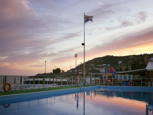 Natale e Capodanno al caldo e a due passi dal mare: ecco le proposte del ristorante dei Bagni Gabriella di Sanremo Natale e Capodanno al caldo e a due passi dal mare: ecco le proposte del ristorante dei Bagni Gabriella di Sanremo