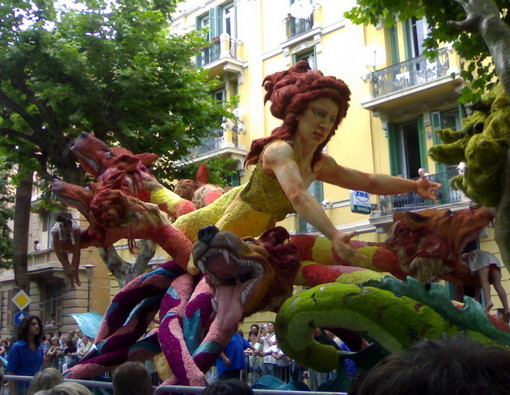Gruppo folk siciliano alla "Festa di Fiori" a Ventimiglia: è polemica sulla paternità dell’iniziativa