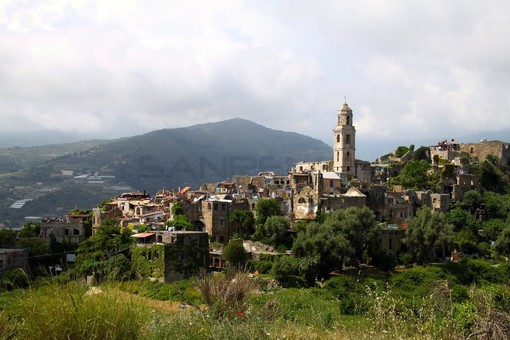 Sanremo: 27milioni di euro per Bussana Vecchia, il sindaco ha firmato l'istanza di finanziamento Sanremo: 27milioni di euro per Bussana Vecchia, il sindaco ha firmato l'istanza di finanziamento