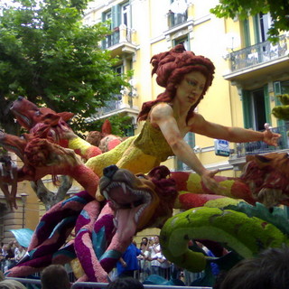 Gruppo folk siciliano alla "Festa di Fiori" a Ventimiglia: è polemica sulla paternità dell’iniziativa