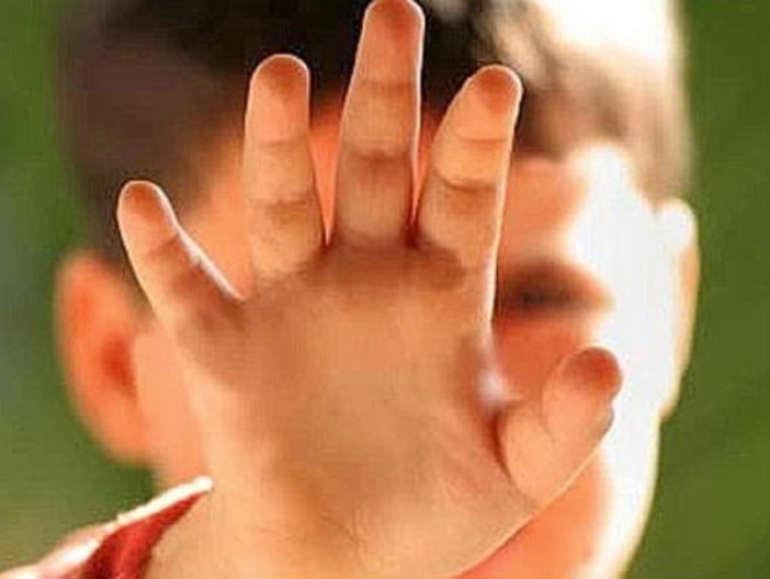 Bambino sanremese in affido trovato con segni sul corpo chiede aiuto a scuola Bambino sanremese in affido trovato con segni sul corpo chiede aiuto a scuola