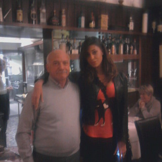 Belen e abbracciata al titolare Rocco De Palo