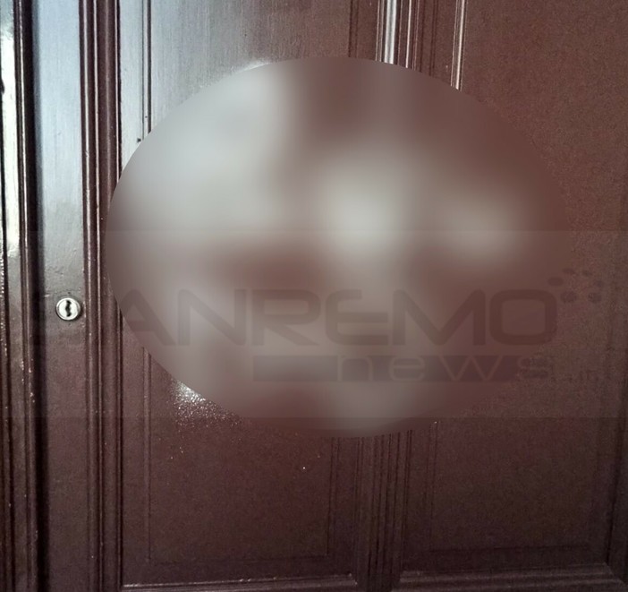 Sanremo, bestemmia sulla porta del PD: il partito denuncia clima di imbarbarimento e chiede vigilanza democratica più forte