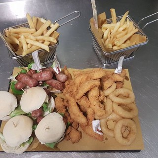 Al Bistrot Bijoux di Imperia festa di fine anno anticipata a venerdì 29 con apericena a buffet e karaoke