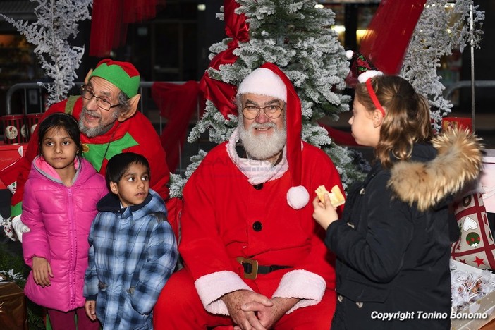 Le immagini della festa in via Pietro Agosti (Foto Tonino Bonomo)