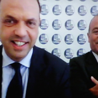 Da sinistra, l'on. Angelino Alfano ed Antonio Bissolotti durante la diretta streaming da Roma. Da sinistra, l'on. Angelino Alfano ed Antonio Bissolotti durante la diretta streaming da Roma.