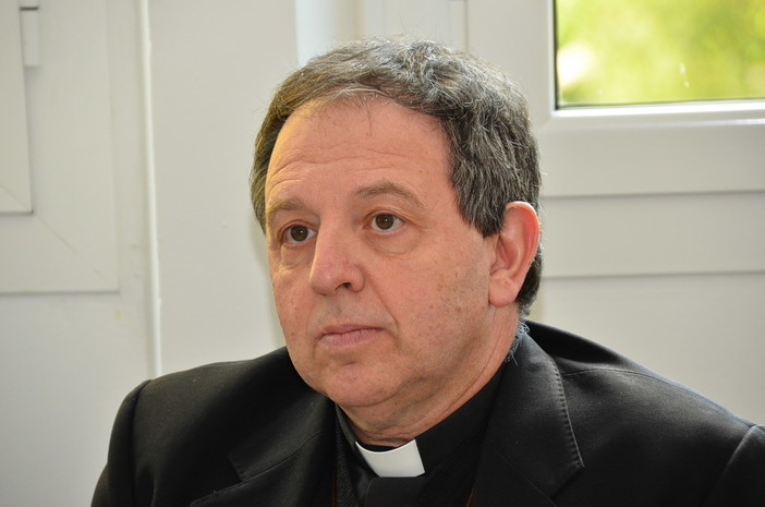 Emergenza migranti: il Vescovo Suetta "Le statistiche ci consegnano numeri raddoppiati rispetto al 2016"