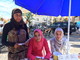 Un banchetto per aiutare i bambini della Palestina: tre ragazze marocchine in piazza Colombo a Sanremo