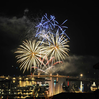 Imperia: stasera Borgo Marina si accende con i 'venerdì estivi', serata con i fuochi d'artificio