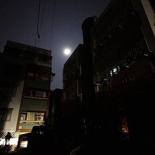 Sanremo: lunghi ammanchi di corrente nella zona attorno al Comune, protestano i residenti della zona