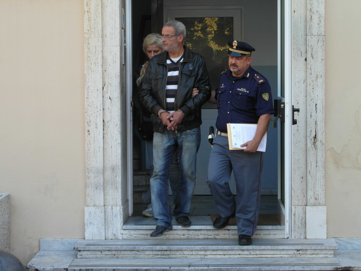 Blitz della Polizia di Frontiera contro il favoreggiamento dell'immigrazione clandestina. Fermate quindici persone Blitz della Polizia di Frontiera contro il favoreggiamento dell'immigrazione clandestina. Fermate quindici persone