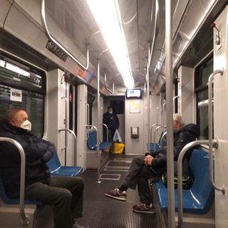 Green pass, mascherine, e vaccinazioni: cosa cambia dal 1° maggio, oggi si decidono le nuove regole