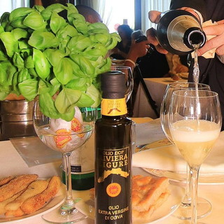 A scuola di 'Food Ambassador': agenzia 'In Liguria' mette in comunicazione chi produce e chi fa accoglienza nel nome delle nostre dop: pesto, vino e olio A scuola di 'Food Ambassador': agenzia 'In Liguria' mette in comunicazione chi produce e chi fa accoglienza nel nome delle nostre dop: pesto, vino e olio