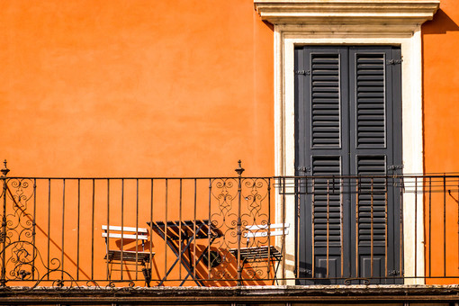 Imperia, un'altra giornata "calda": ora spunta il mistero del balcone Imperia, un'altra giornata "calda": ora spunta il mistero del balcone