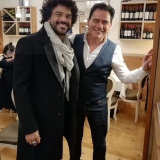 #Sanremo2019: dopo l'esibizione all'Ariston una prelibata cena al 'Buena Vista' per 'Il Volo' e Renga (Foto) #Sanremo2019: dopo l'esibizione all'Ariston una prelibata cena al 'Buena Vista' per 'Il Volo' e Renga (Foto)