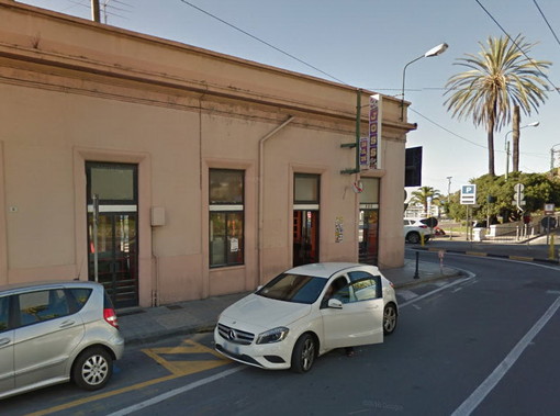 Sanremo: dopo una lite a bottigliate, il Questore Laricchia sospende le licenze al bar Joss dell'ex Stazione Sanremo: dopo una lite a bottigliate, il Questore Laricchia sospende le licenze al bar Joss dell'ex Stazione