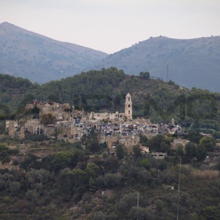 Sanremo: clima di festa per il Capodanno a Bussana Vecchia, in tanti hanno scelto il 'villaggio' per l'ultimo dell'anno