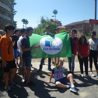 San Lorenzo al Mare: consegnata oggi la Bandiera Verde alle scuole e al Comune (Foto) San Lorenzo al Mare: consegnata oggi la Bandiera Verde alle scuole e al Comune (Foto)
