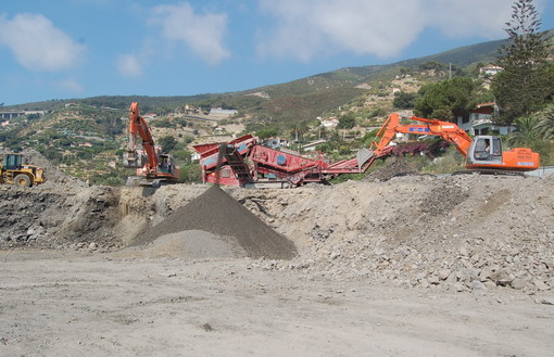 Ospedaletti: il Comitato civico 'Baiaverde' contesta il porto "Scomparsa la spiaggia a ponente!"