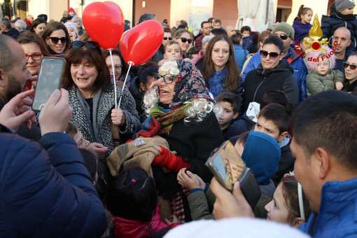 Le immagini della festa in Calata Cuneo Le immagini della festa in Calata Cuneo