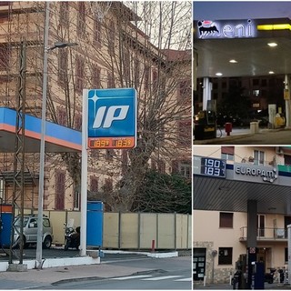Caro carburanti, prezzi alle stelle nell'estremo Ponente ligure: benzina e diesel sulla soglia dei 2 euro al litro (Foto e video) Caro carburanti, prezzi alle stelle nell'estremo Ponente ligure: benzina e diesel sulla soglia dei 2 euro al litro (Foto e video)
