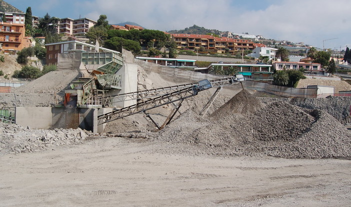 Ospedaletti: a breve la 'Fin.Im.' potrebbe chiedere il 'fermo cantiere' per il porto Ospedaletti: a breve la 'Fin.Im.' potrebbe chiedere il 'fermo cantiere' per il porto