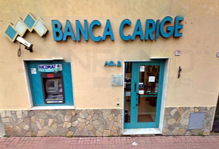 Ventimiglia: un petizione per salvare la filiale della banca Carige sull'Aurelia in frazione Latte Ventimiglia: un petizione per salvare la filiale della banca Carige sull'Aurelia in frazione Latte