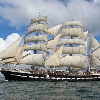 Il veliero Belem in rada a Cannes
