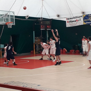 Pallacanestro: sofferta vittoria a Vado Ligure per gli under 18 dell'Imperia Basket