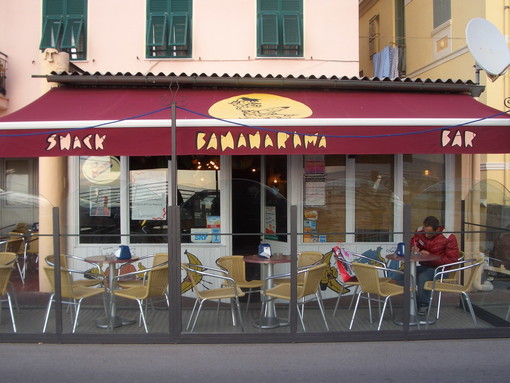 Ventimiglia: Capodanno 2010, prima tappa aperitivo al Banana Ventimiglia: Capodanno 2010, prima tappa aperitivo al Banana