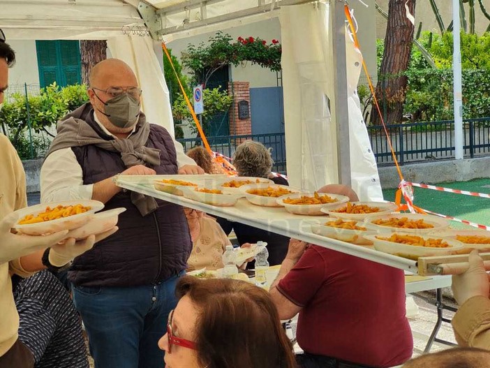 Bomba Day: oltre 200 pasti serviti agli evacuati dalla protezione civile e dal sindaco Giuffra