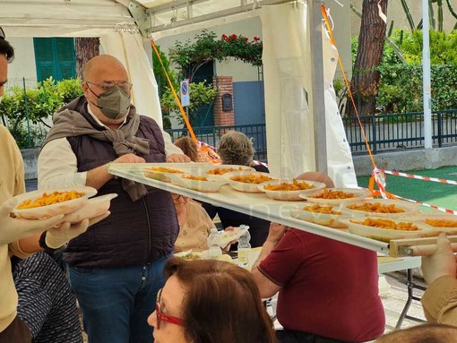 Bomba Day: oltre 200 pasti serviti agli evacuati dalla protezione civile e dal sindaco Giuffra