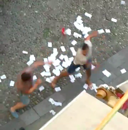 Sanremo: due stranieri si picchiano all’esterno di un bar, individuato ed arrestato l’aggressore dalla Polizia (Foto e Video)