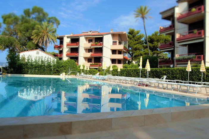 Le piscine condominiali in tempi di emergenza sanitaria richiedono una gestione professionale e a norma di legge Le piscine condominiali in tempi di emergenza sanitaria richiedono una gestione professionale e a norma di legge