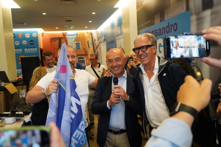 Alessandro Mager è il nuovo sindaco di Sanremo "Sono emozionato e sto cominciando a realizzare" (Foto e Video) Alessandro Mager è il nuovo sindaco di Sanremo "Sono emozionato e sto cominciando a realizzare" (Foto e Video)