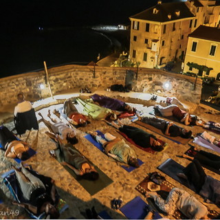 Cervo: ieri sera un 'happening' di musico terapia al Bastione di Mezzodì, le foto di Marcello Nan