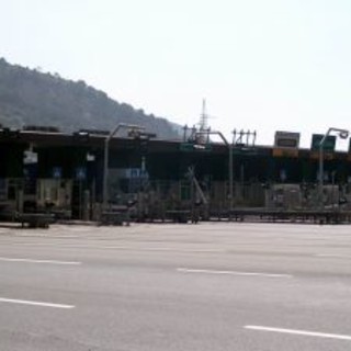 Ventimiglia: strade statali chiuse, un lettore "Perchè oggi ho dovuto pagare 2,5 euro per l'autostrada?"