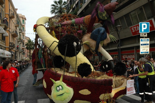 Polemica su budget Festa di Fiori: l’Ente al Presidente Carristi “Sfruttata occasione per esasperare rapporti interpersonali” Polemica su budget Festa di Fiori: l’Ente al Presidente Carristi “Sfruttata occasione per esasperare rapporti interpersonali”