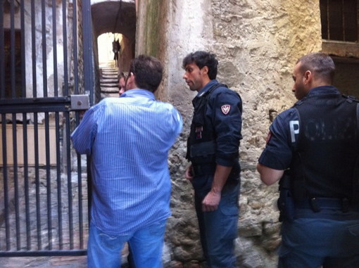 Sanremo: blitz della Polizia, trovata una 'fabbrica' delle griffes contraffatte