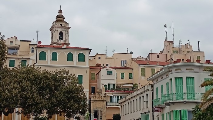 Bordighera, scarico di materiale edile: scatta il divieto di sosta in via San Nicolò Bordighera, scarico di materiale edile: scatta il divieto di sosta in via San Nicolò