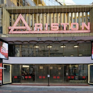 Sanremo 2026, l’effetto Festival travolge la Riviera: alberghi sold-out e boom di turisti stranieri Sanremo 2026, l’effetto Festival travolge la Riviera: alberghi sold-out e boom di turisti stranieri
