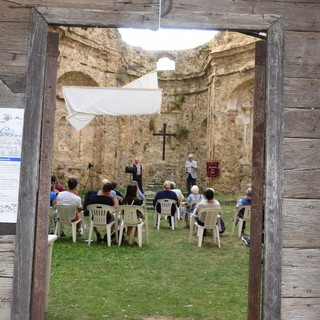 Tornano le “Bajardo Lectures”, una ricca stagione di conferenze e spettacoli  nella chiesa vecchia del paese