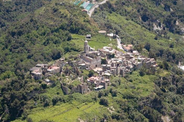 Sanremo: dal 2017 un ‘tavolo’ per studiare il futuro di Bussana Vecchia e allontanare lo spauracchio dello sgombero