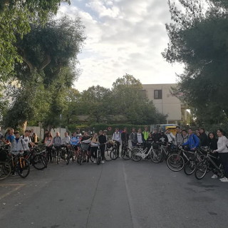 Cultura, ambiente e territorio nella 'biciclettata' del 'Liceo Aprosio' di Ventimiglia per una giornata diversa Cultura, ambiente e territorio nella 'biciclettata' del 'Liceo Aprosio' di Ventimiglia per una giornata diversa