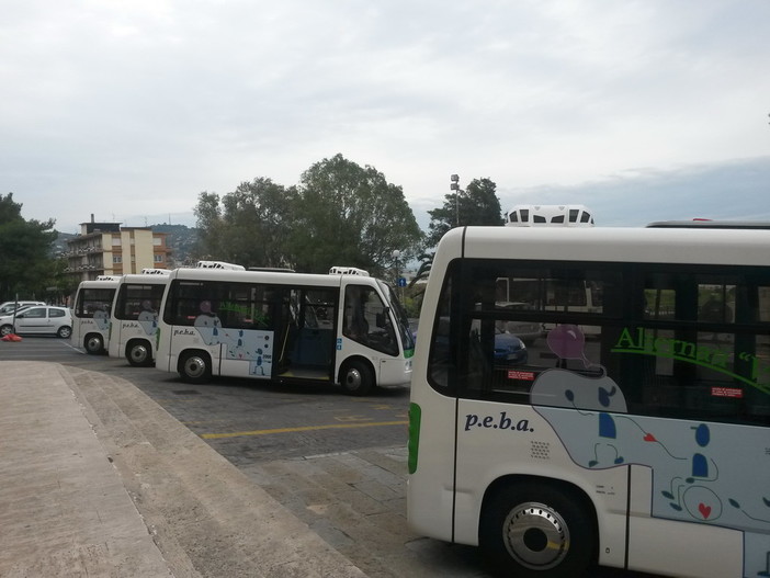 Imperia: l'introduzione del biglietto per i bus elettrici sarà discussa in Consiglio Comunale. 'Progetto Imperia' presenta le sue question time